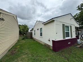 2318 Fenwick Dr in Dallas, TX - Building Photo - Building Photo