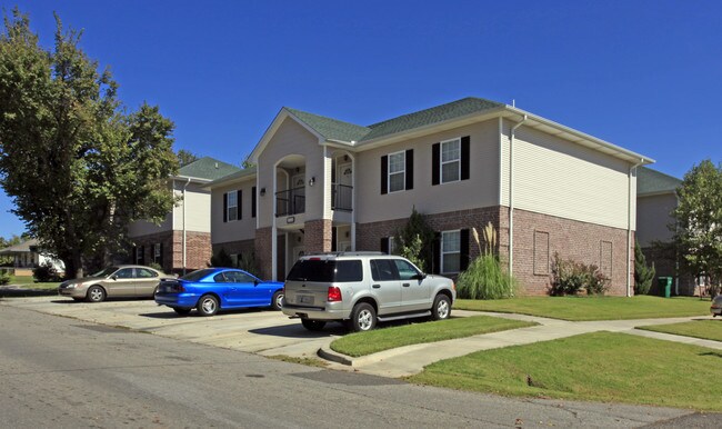 Choctaw Apartments in Choctaw, OK - Building Photo - Building Photo