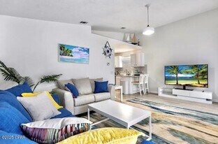 2621 Lagoon Knoll Dr in Panama City, FL - Building Photo