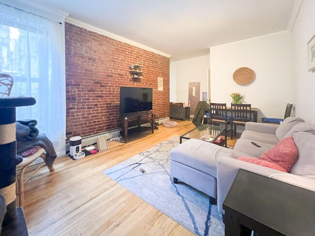 40-4-40-36 36th Ave in Queens, NY - Foto de edificio - Building Photo