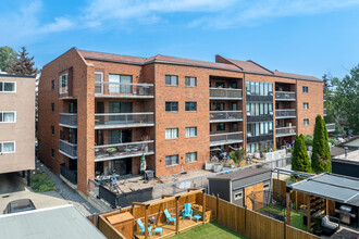 Suntree Villas in Calgary, AB - Building Photo - Building Photo