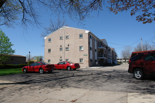 1035 Chester Rd in Lansing, MI - Foto de edificio - Building Photo