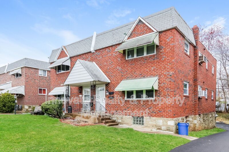 829 Solly Ave in Philadelphia, PA - Building Photo