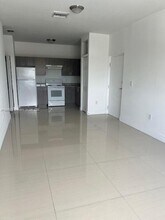 885 E 1st Ave in Hialeah, FL - Building Photo - Building Photo
