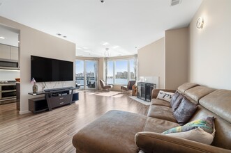 600 Harbor Blvd in Weehawken, NJ - Building Photo - Building Photo