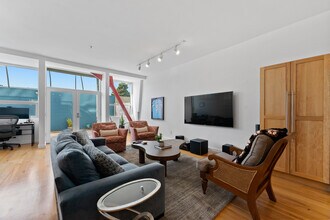615 Hampton Dr, Unit A107 in Venice, CA - Foto de edificio - Building Photo