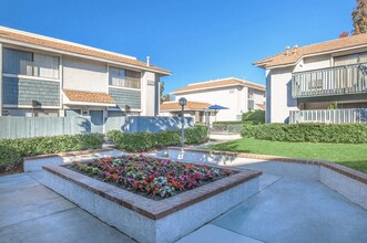 Fountain Park Apartments in Buena Park, CA - Foto de edificio - Building Photo