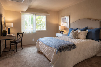 La Corona Del Mar Apartments in San Pedro, CA - Building Photo - Interior Photo