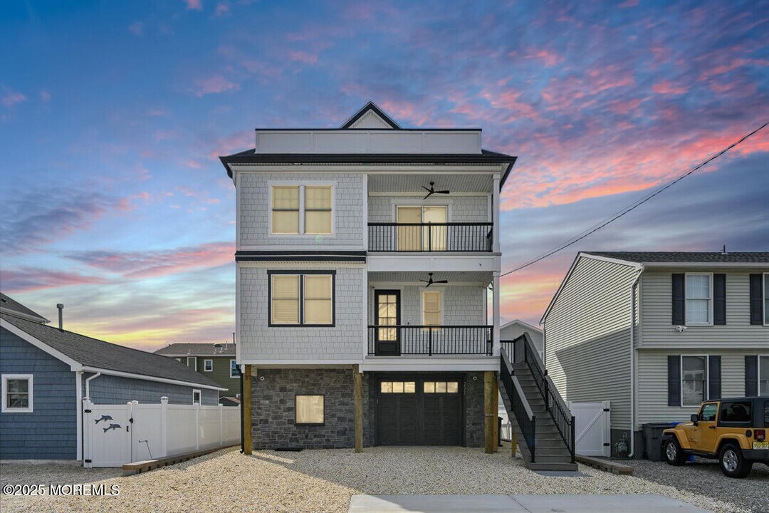 221 Fort Ave in Seaside Heights, NJ - Building Photo