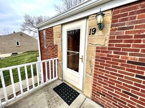 19 Kenwood Dr in Coraopolis, PA - Building Photo - Building Photo
