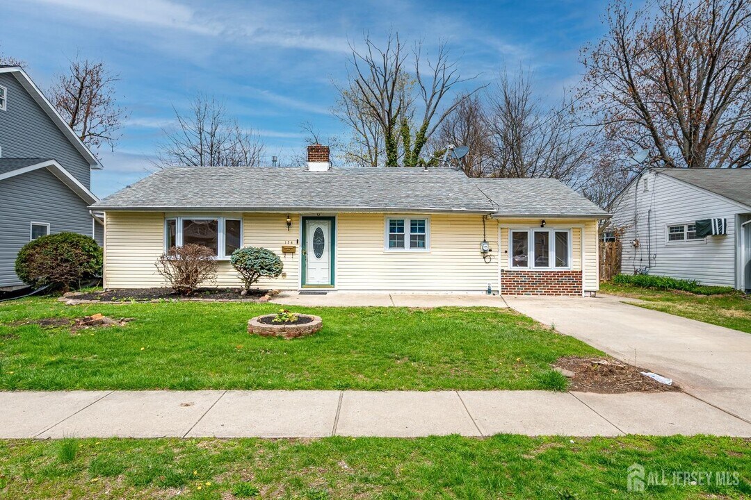 174 Winthrop Rd in Edison, NJ - Building Photo