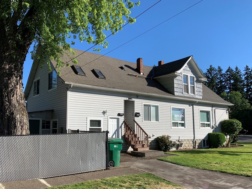 647 N Morton St, Unit A in Newberg, OR - Building Photo