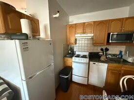1110 Commonwealth Ave, Unit 510 in Boston, MA - Building Photo
