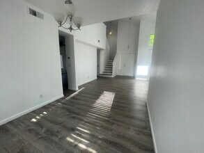 4939 Pine Nut Way in Sacramento, CA - Building Photo - Building Photo