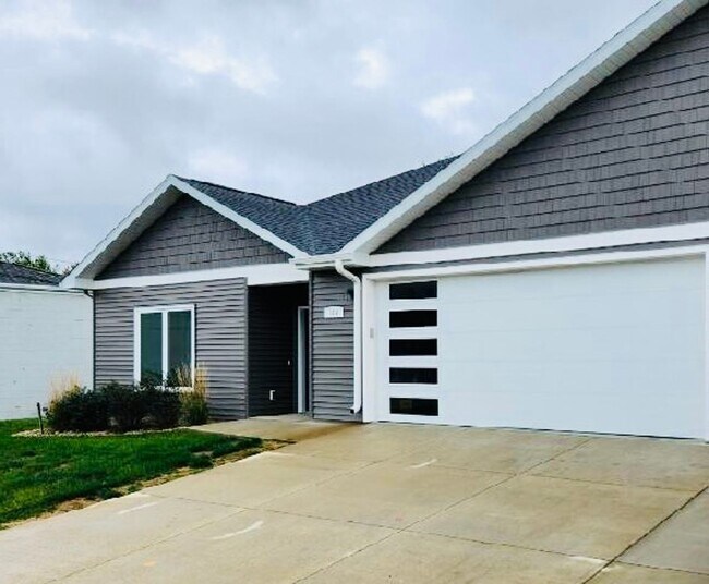 122 Cathy Jean Ct in Waterloo, IA - Building Photo - Building Photo