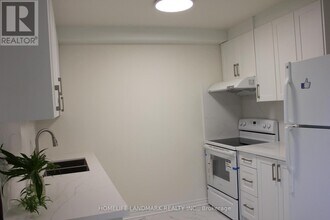 254 Sprucewood Ct in Toronto, ON - Building Photo - Building Photo