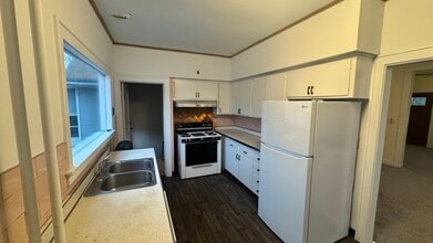 110 Pine St in Elmhurst, IL - Building Photo - Building Photo