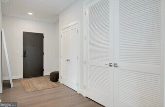 625 Slaters Ln in Alexandria, VA - Building Photo - Building Photo