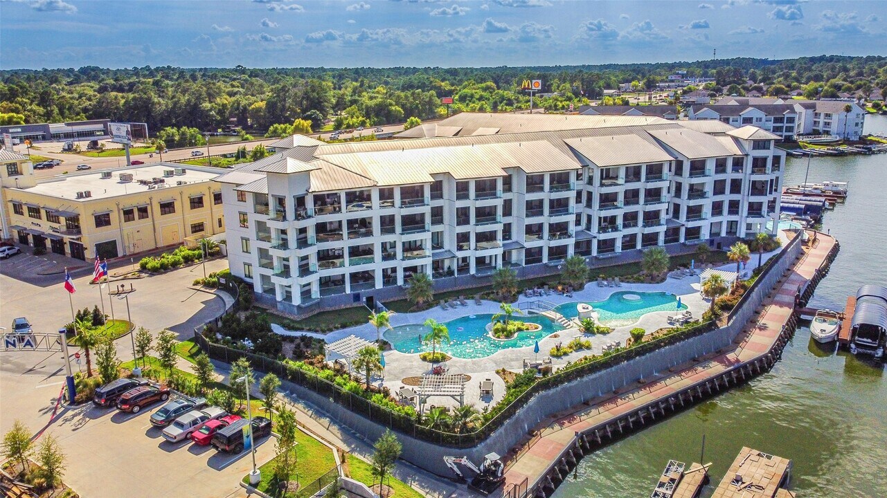 15260 TX-105 in Montgomery, TX - Foto de edificio