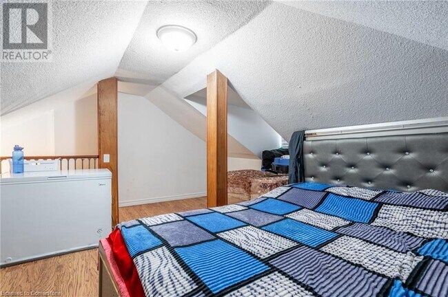 34 Douglas Ave in Hamilton, ON - Building Photo - Building Photo