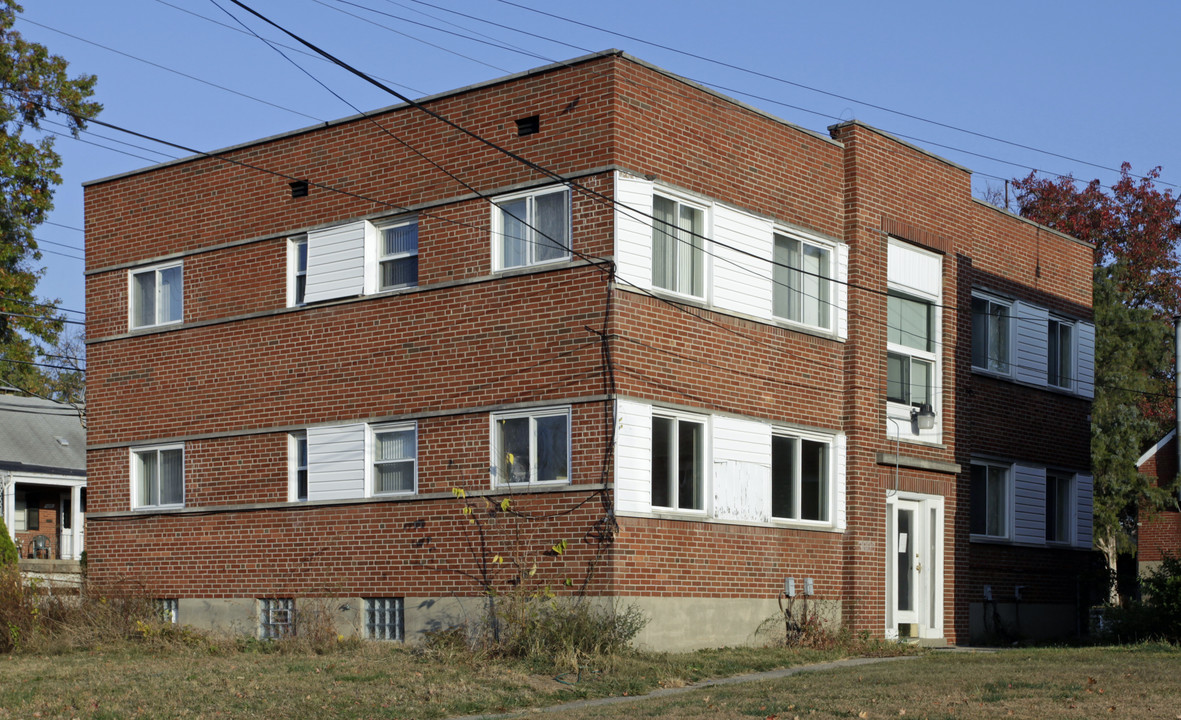 3800 Woodford Rd in Cincinnati, OH - Foto de edificio