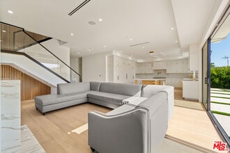 8065 Lloyd Ave in Los Angeles, CA - Building Photo - Building Photo