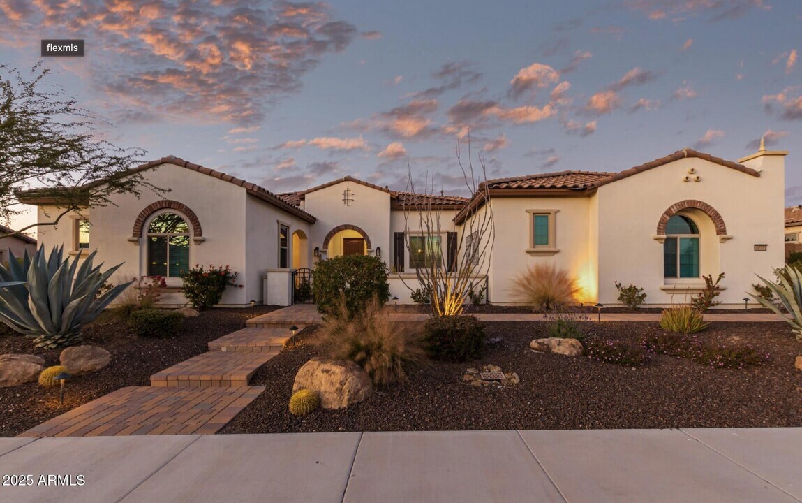 6028 E Thunder Hawk Rd in Cave Creek, AZ - Building Photo