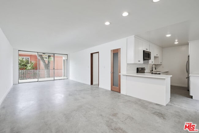 property at 305 San Vicente Blvd