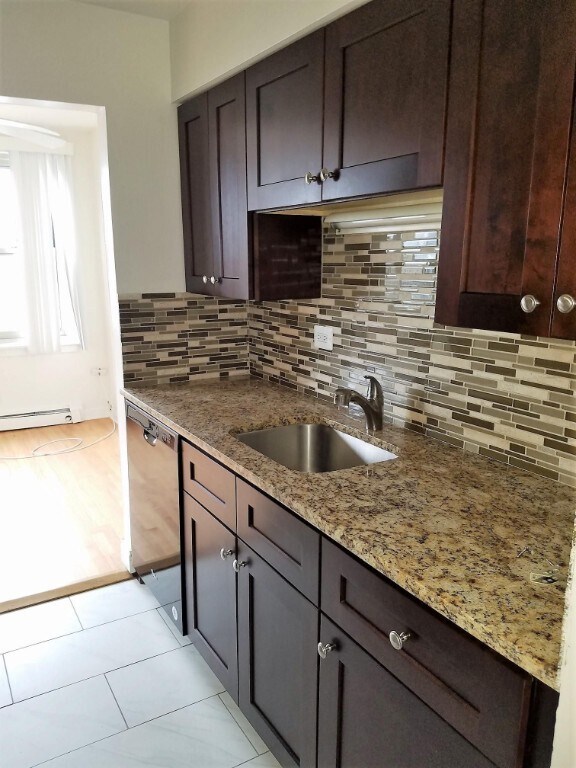 3710 N Pine Grove Ave in Chicago, IL - Building Photo - Building Photo