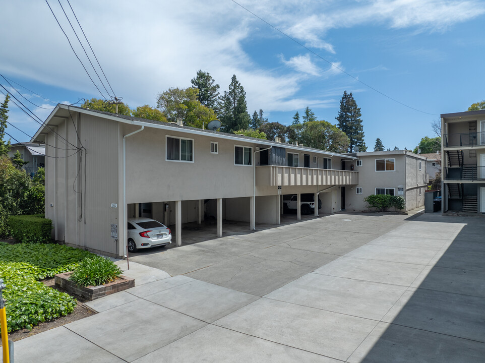 1502 Ebener St in Redwood City, CA - Building Photo