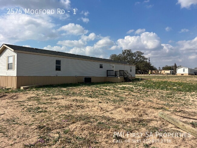 2575 Mogford Rd in San Antonio, TX - Building Photo - Building Photo