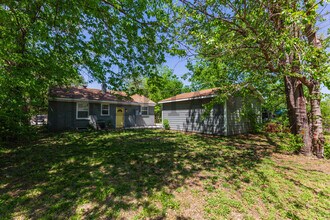 2450 Somerset St in Wichita, KS - Building Photo - Building Photo