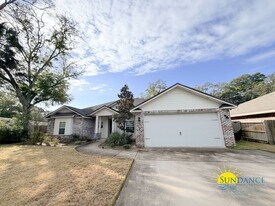 334 Wheeler St SE in Fort Walton Beach, FL - Building Photo