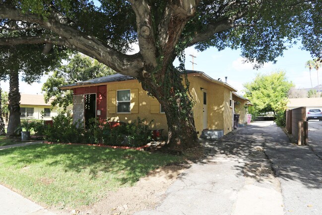 1151 Glendale Ave in Glendale, CA - Foto de edificio - Building Photo