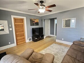 2634 N Bartlett Ave, Unit Upper in Milwaukee, WI - Foto de edificio - Building Photo