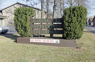 Green Oak Apartments in Green Bay, WI - Foto de edificio - Building Photo