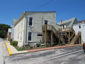 132 Main St, Unit Apt. #1 in York Springs, PA - Foto de edificio - Building Photo