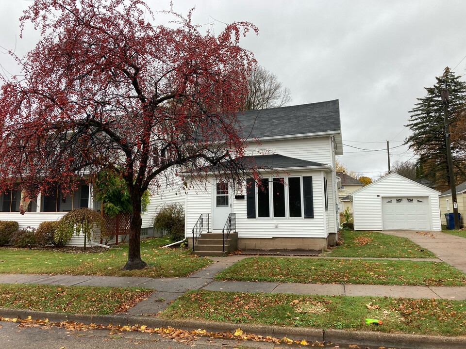 171 Anne St in Clintonville, WI - Foto de edificio