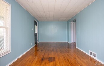 2841 Macklem Ave in Niagara Falls, NY - Foto de edificio - Building Photo
