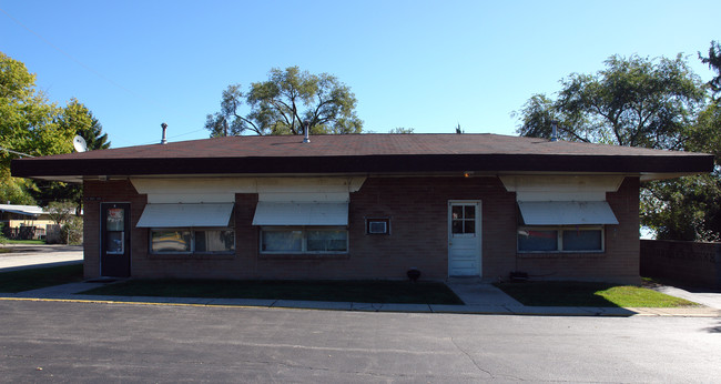 100 N Rand Rd in Lake Zurich, IL - Foto de edificio - Building Photo