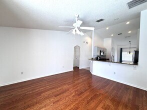 205 Paradise Woods Pl in Davenport, FL - Building Photo - Building Photo