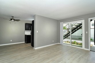 4533 North Ave in San Diego, CA - Building Photo - Interior Photo