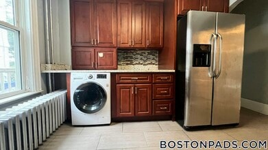 66 University Rd in Brookline, MA - Foto de edificio - Building Photo