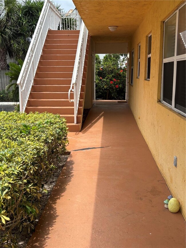 2121 N Ocean Blvd in Fort Lauderdale, FL - Building Photo - Building Photo