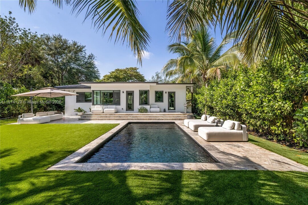 373 NE 104th St in Miami Shores, FL - Building Photo