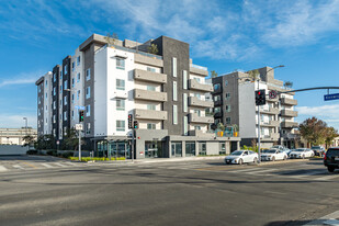 Moderno Axis Apartments