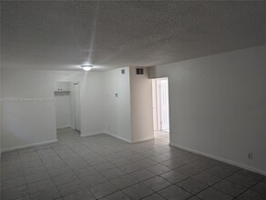 31 SE 2nd Ave in Hallandale Beach, FL - Foto de edificio - Building Photo