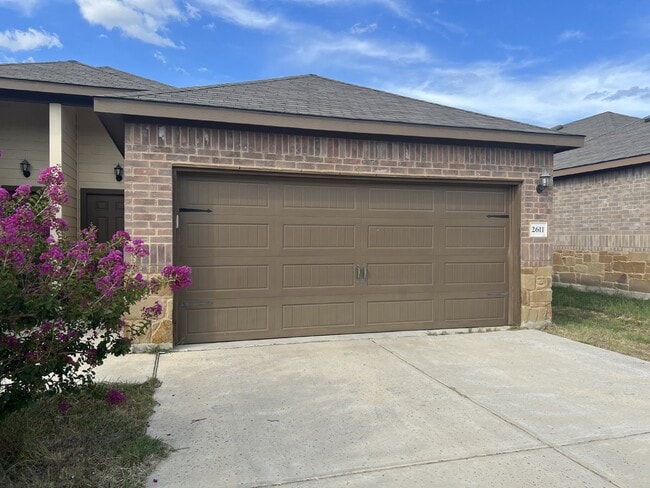 property at 2611 Pahmeyer Rd