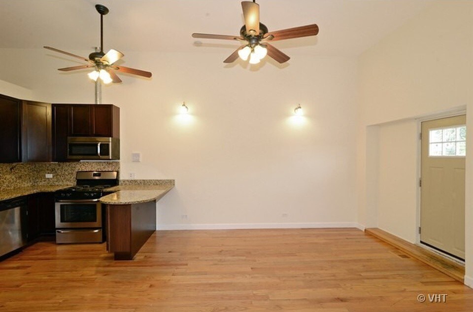 2415 W 24th St-Unit -(VACANT) 3 in Chicago, IL - Building Photo