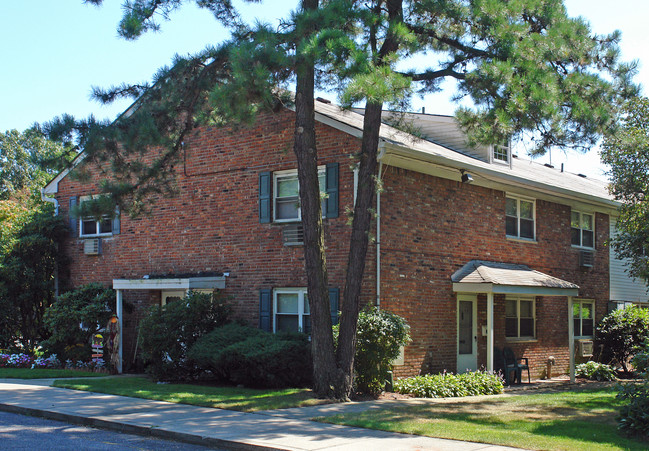 41-55 Waverly Ave in Patchogue, NY - Foto de edificio - Building Photo